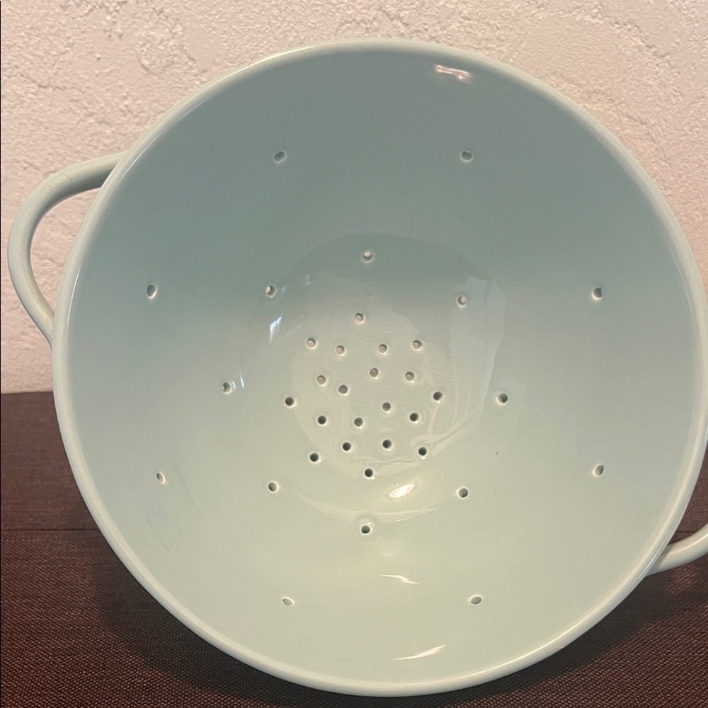 #1314** Collections Of Daisy Patterned Colander with Handles - Picture 3 of 11